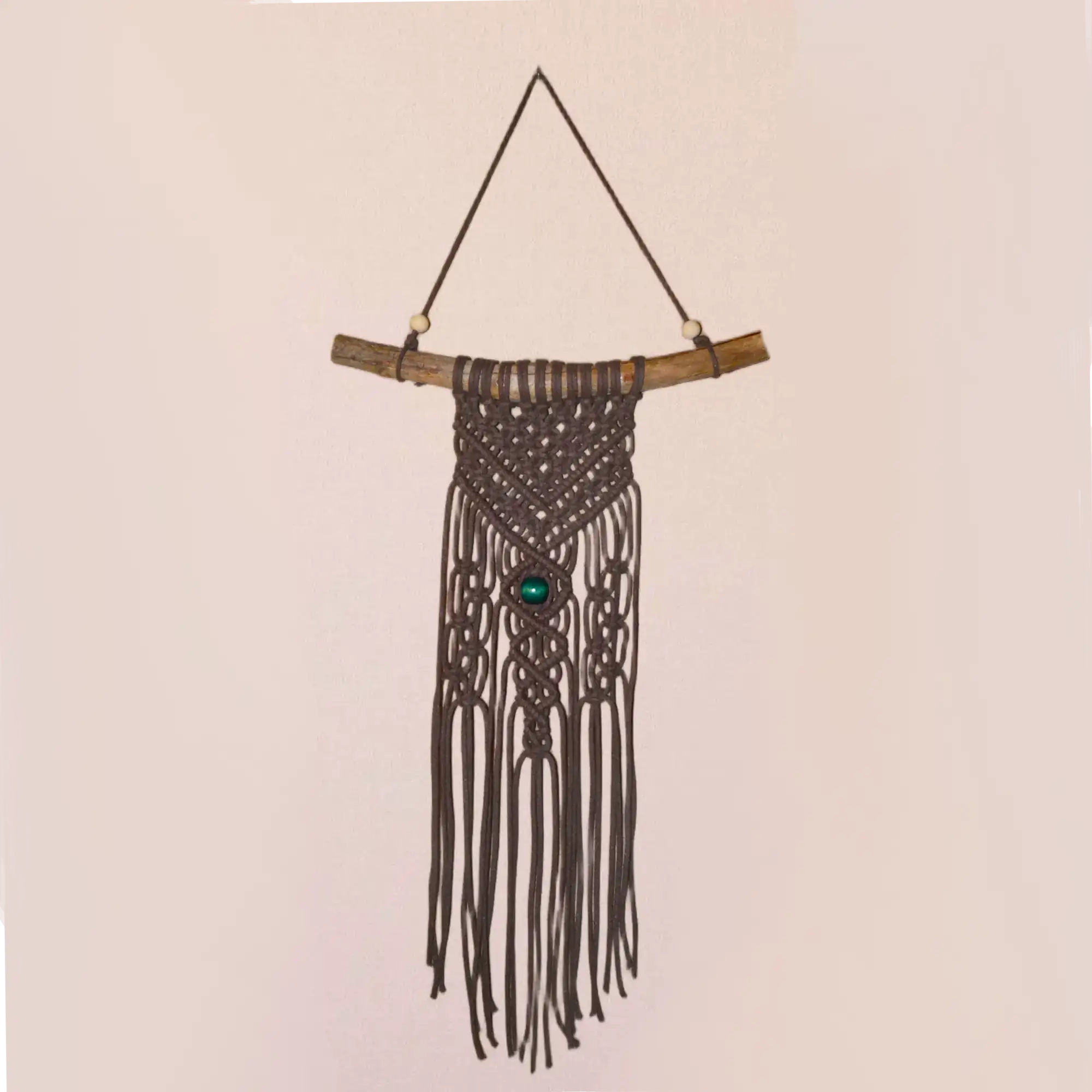 Makramee riippuva sein&auml;koriste