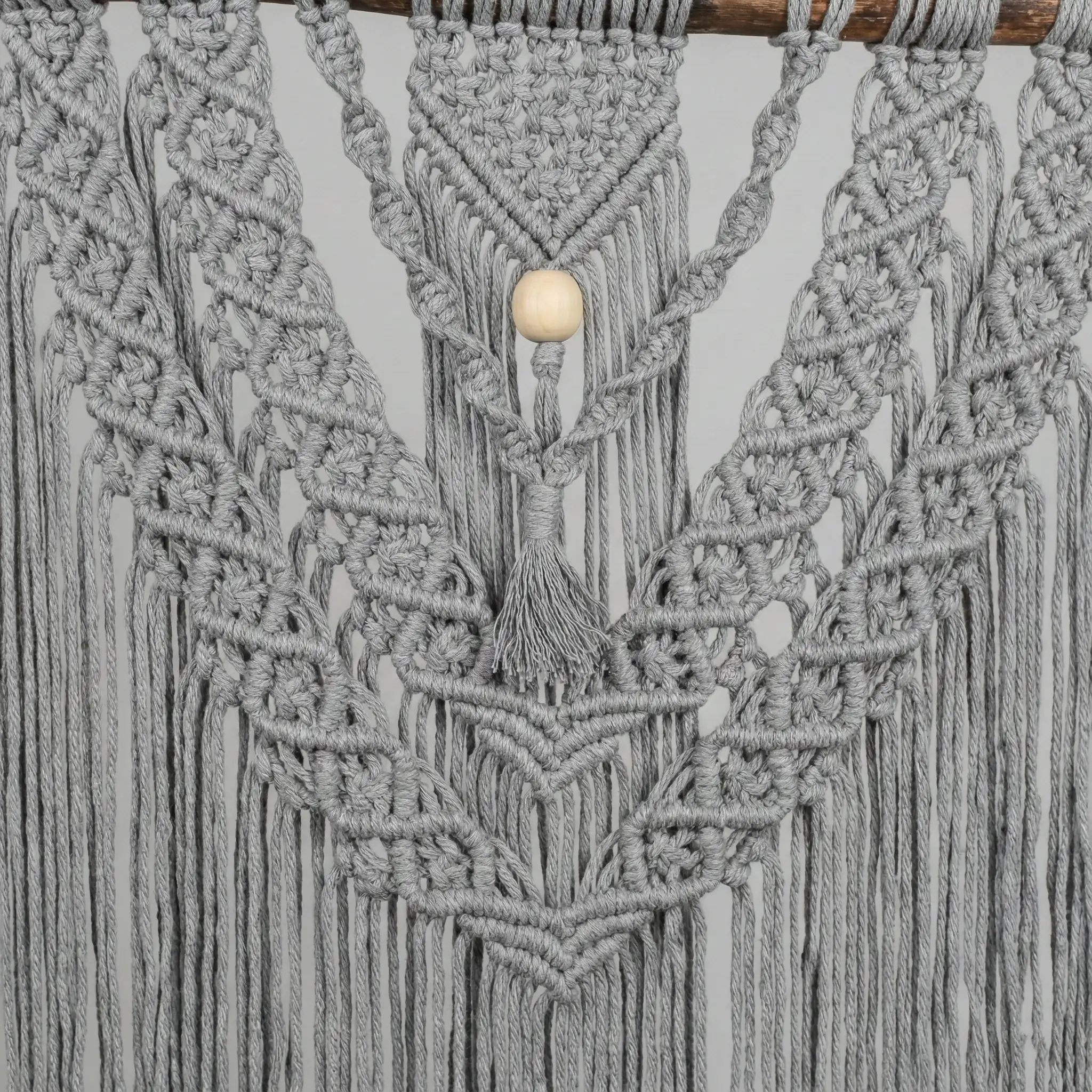 Makramee-sein&auml;vaate Oksalla &ndash; Suoja