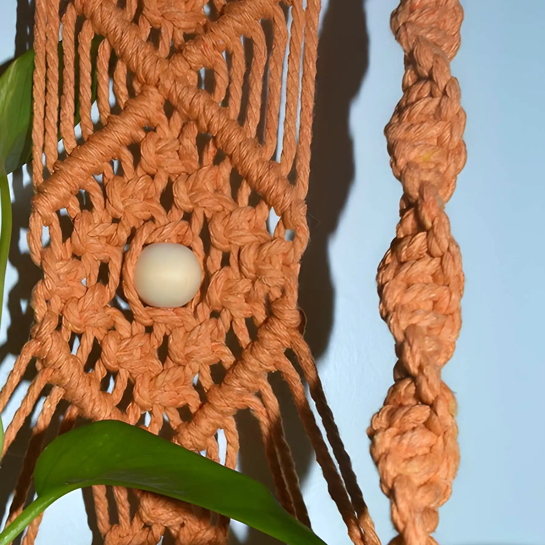 Uniikki Makramee-sein&auml;amppeli luonnonpuulla &ndash; Kurpitsa (ilman ruukkua)